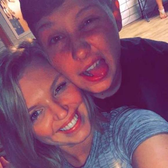 Meet your Posher, Whitley - Picture 1 of 1